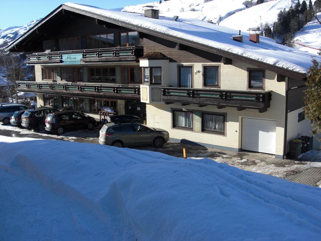 Hotel-pension Flora Bed & Breakfast 3*